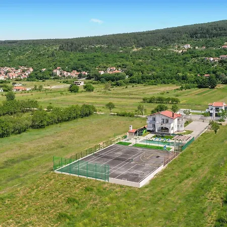Awesome In With Wifi Holiday home Donji Prolozac