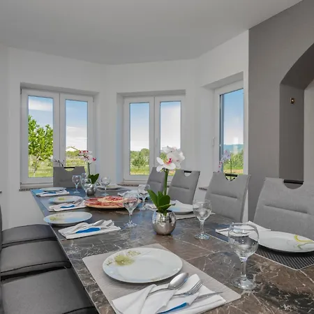 Awesome In With Wifi Holiday home Donji Prolozac