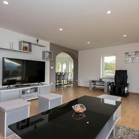 Awesome In With Wifi Holiday home